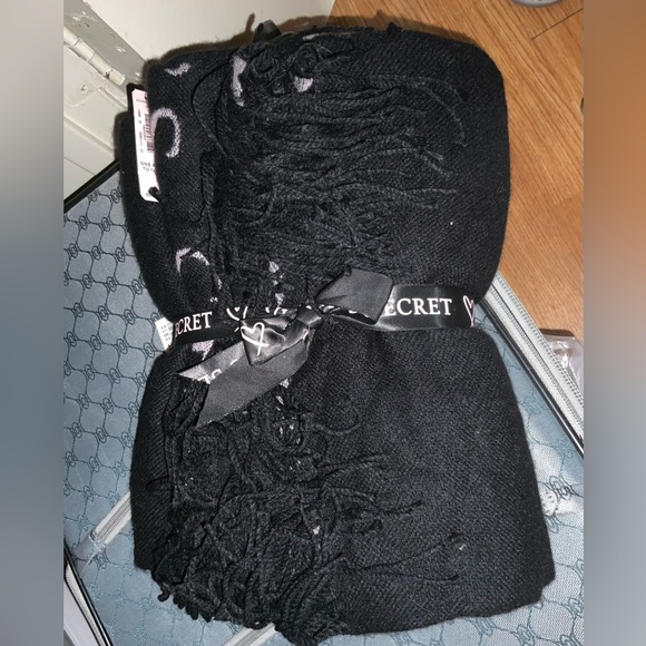 Victoria's Secret Black & Pink Fringed
Soft Acrylic Throw Blanket - Picture 2 of 7